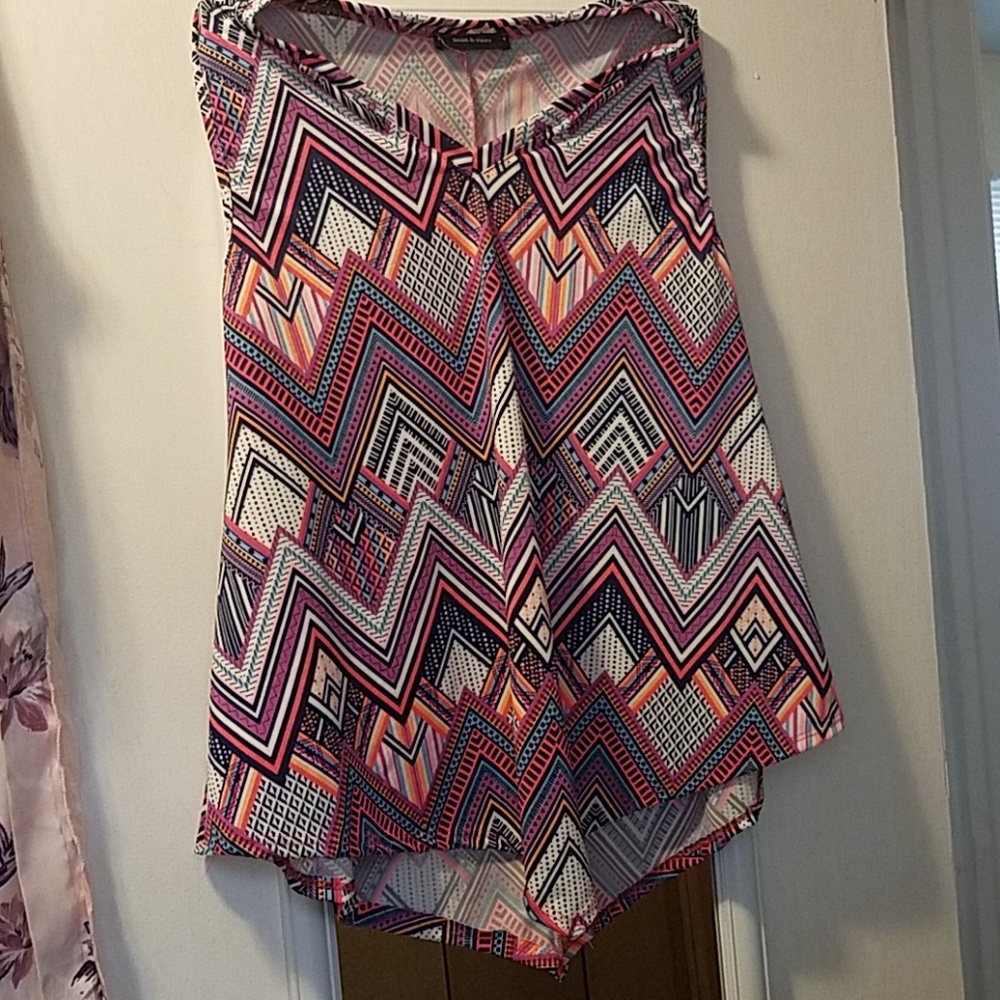 Sleeveless multicolored shirt. Runs Lg XL